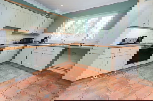 Foto 5 - The Stow Secret Cottage - Breathtaking 5bdr Cottage With Parking + Garden