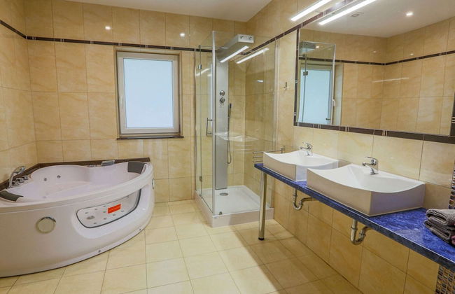 Fantastic Bungalow in Lagów with Hot Tub - Photo 14
