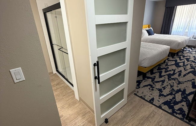 Lighthouse Inn & Suites - Foto 27