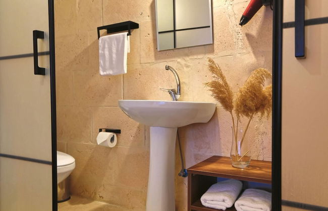 Narvella House - Photo 20