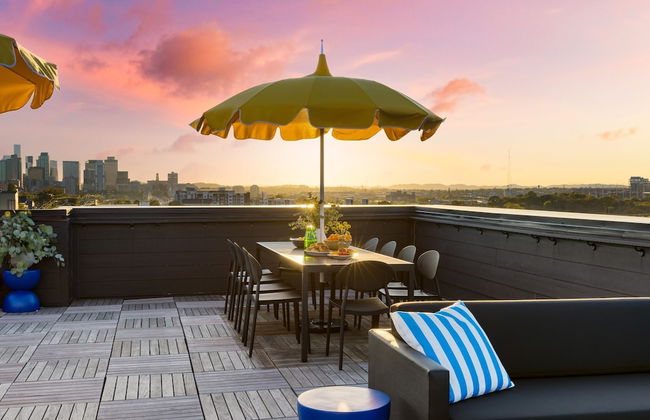 The Carter 305 by Avantstay 4BR Balcony - Photo 39