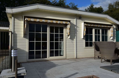 Photo 16 - Modern Holiday Home in Kaatsheuvel with Hot Tub