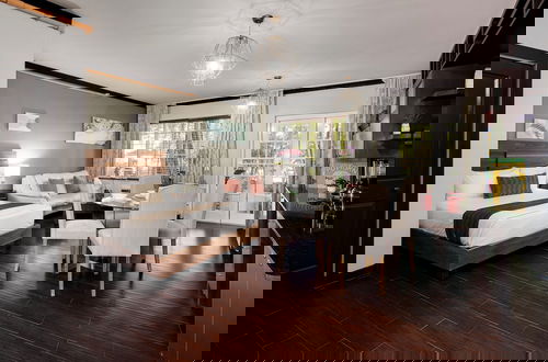 Photo 6 - Tradewinds Apartment Hotel