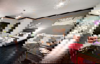 Photo 3 - Tradewinds Apartment Hotel