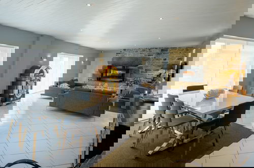 Foto 49 - Peaceful Holiday Home in Plouguin With Indoor Pool