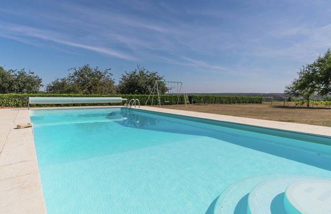 Charming Holiday Home in Montrichard With Pool - Foto 45