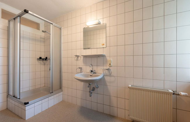 Grosse Gruppenunterkunft im Nationalpark Eifel mit Bar und Terrasse - Foto 47