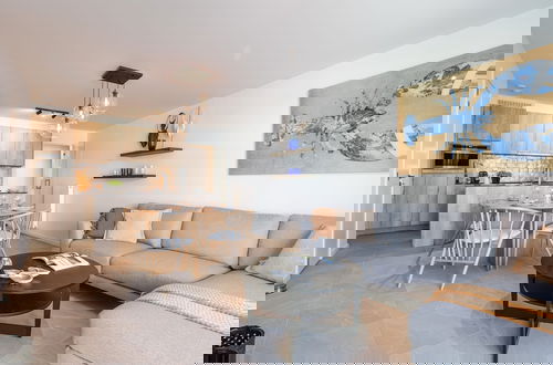 Foto 8 - Beautiful Apartment With Pool Terrace and Parking