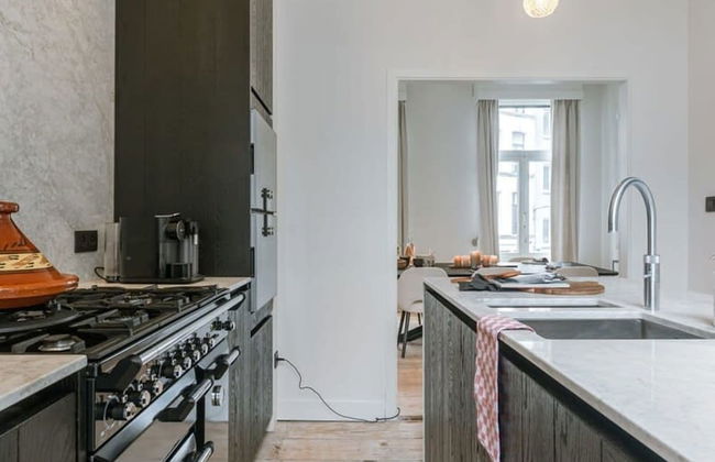 Charming House in the City of Antwerp With Parking - Photo 22