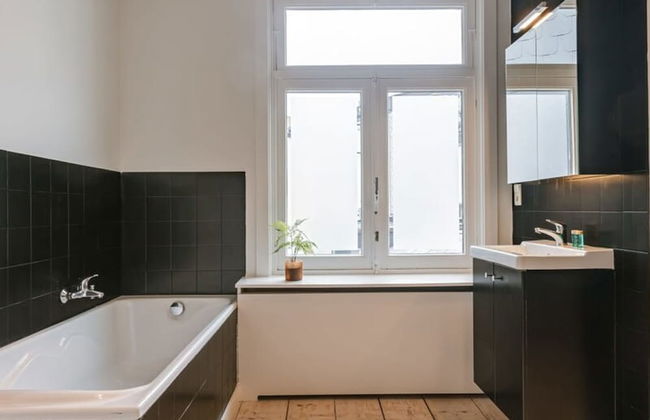 Charming House in the City of Antwerp With Parking - Photo 26