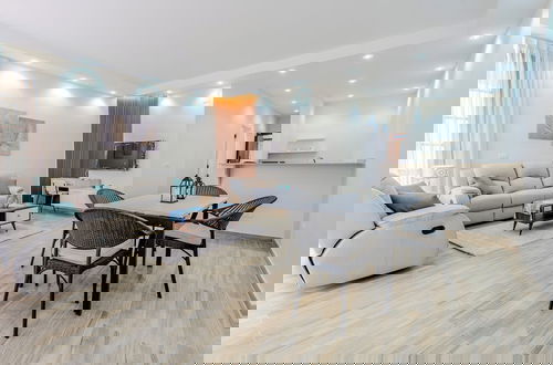 Photo 2 - Amazing Golf View Apartments