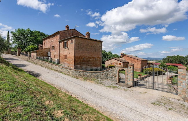Farmhouse in Tuscany With Pool and Hill Views - Foto 24