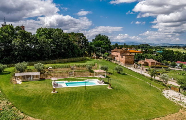Farmhouse in Tuscany With Pool and Hill Views - Foto 22