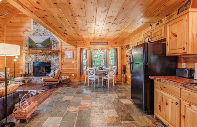Gorgeous & Secluded 3 BDR Cabin in Mineral Bluff! - Photo 44