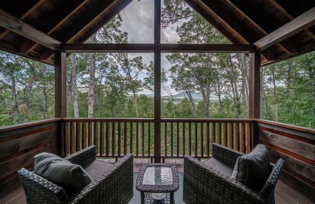 Gorgeous & Secluded 3 BDR Cabin in Mineral Bluff! - Photo 46