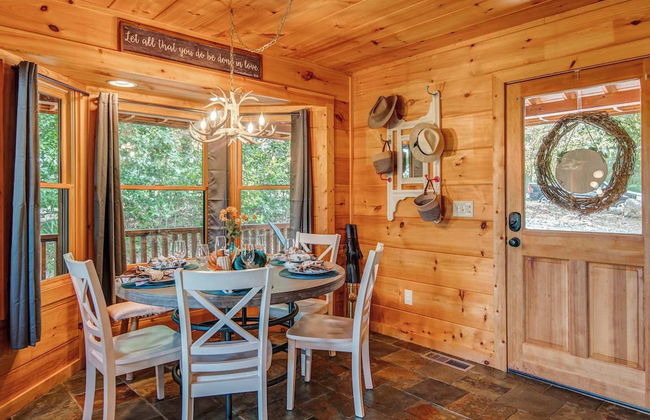 Gorgeous & Secluded 3 BDR Cabin in Mineral Bluff! - Photo 40
