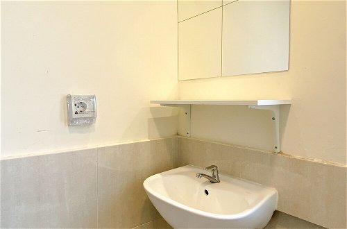 Foto 16 - Homey And Modern 2Br At 6Th Floor Meikarta Apartment