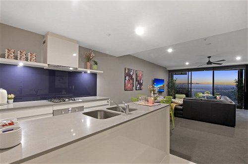 Photo 9 - 2Bed Spa - Circle on Cavill - Wow Stay