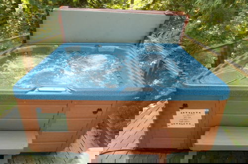 Foto 41 - 07MF - Lake Front - Hot Tub - BBQ - Sleeps 8