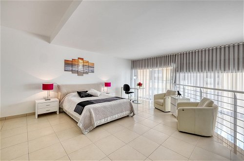 Foto 19 - Duplex Luxury Apartment in Portomaso With Pool