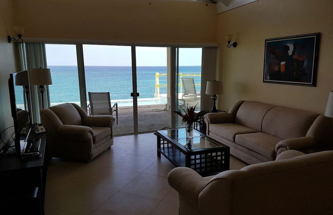 Je Suis Jamaica - 4 B R Beachfront Villa w Staff - Foto 39