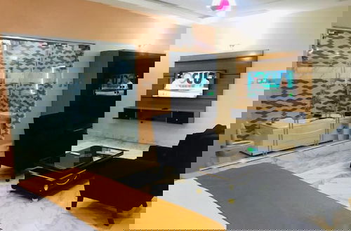 Photo 5 - King Dee Suites and Apartments