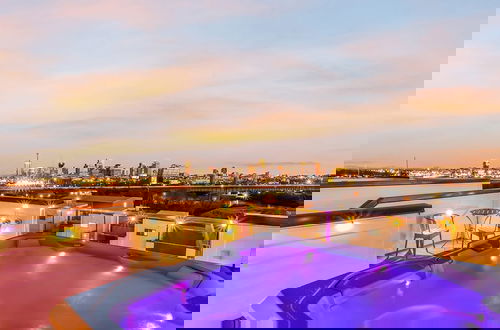 Foto 1 - Luxury Stay With Rooftop Views in Prime Location