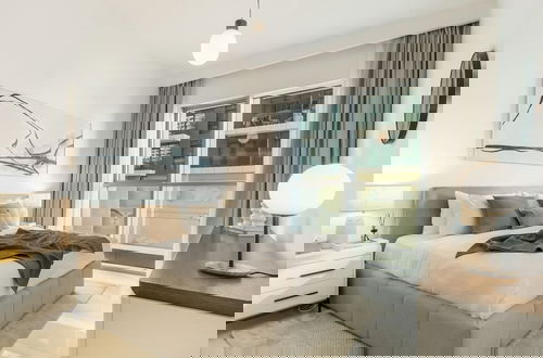 Foto 9 - Modern 2BR w Direct Beach Access Emaar Beachfront