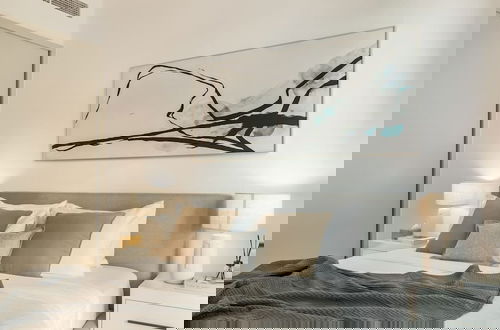 Foto 12 - Modern 2BR w Direct Beach Access Emaar Beachfront