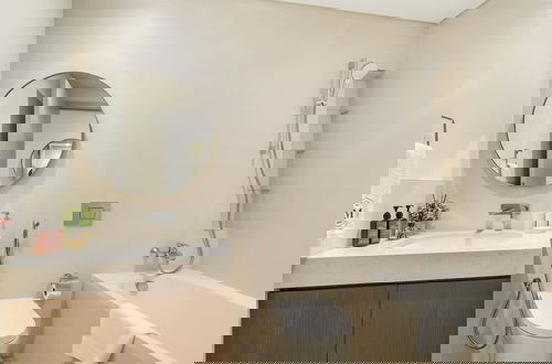 Foto 11 - Modern 2BR w Direct Beach Access Emaar Beachfront