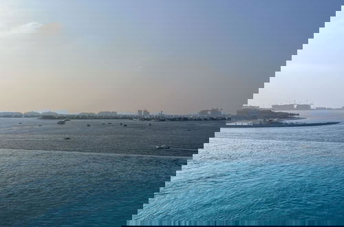 Foto 31 - Modern 2BR w Direct Beach Access Emaar Beachfront