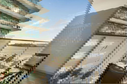 Foto 3 - Modern 2BR w Direct Beach Access Emaar Beachfront
