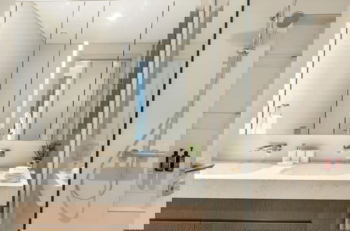 Foto 15 - Modern 2BR w Direct Beach Access Emaar Beachfront
