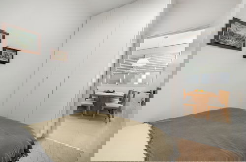 Photo 3 - Chic Bright Urban Escape by Sea N' Rent