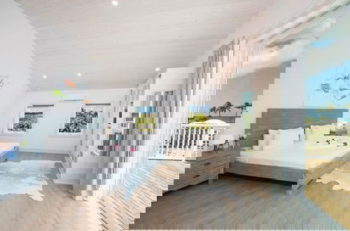 Photo 4 - Tropical Haven: Luxurious Home Steps From Beach