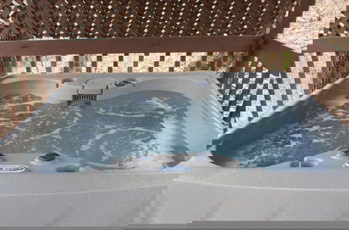 Foto 4 - Romantic Honeymooner Hot Tub Jacuzzi Swing FP