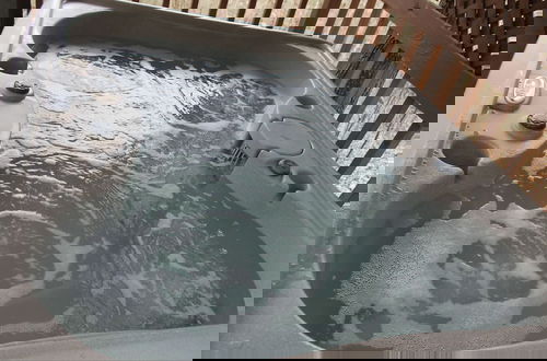Foto 9 - Romantic Honeymooner Hot Tub Jacuzzi Swing FP