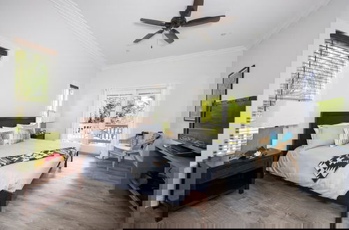 Photo 2 - Salty Dolphin 4 Bedroom Home