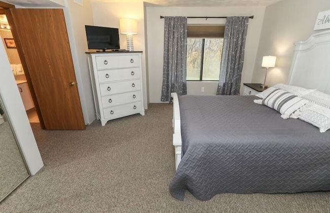 Seven Springs 2 BR Deluxe Condo with Mountain Views by RedAwning - Photo 3