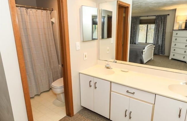 Seven Springs 2 BR Deluxe Condo with Mountain Views by RedAwning - Photo 9