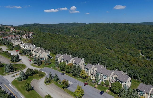 Seven Springs 2 BR Deluxe Condo with Mountain Views by RedAwning - Photo 26