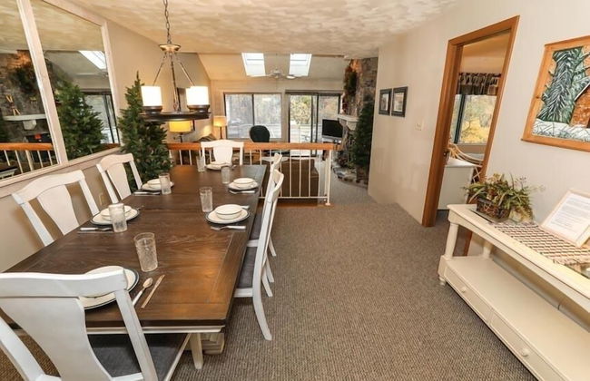 Seven Springs 2 BR Deluxe Condo with Mountain Views by RedAwning - Photo 15