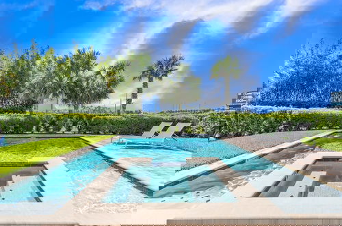 Foto 25 - Modern Private Pool 4 Bedroom Home by Disney 4 Home by RedAwning