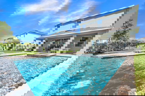 Foto 27 - Modern Private Pool 4 Bedroom Home by Disney 4 Home by RedAwning