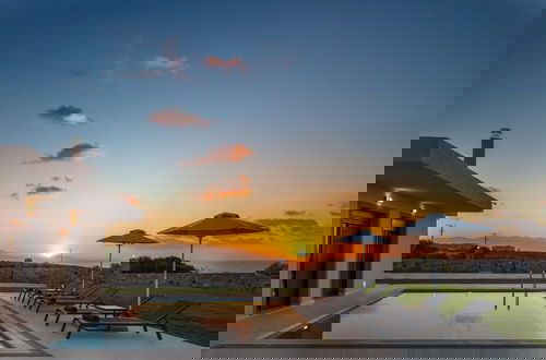 Foto 57 - Villa Red Sunset by Estia