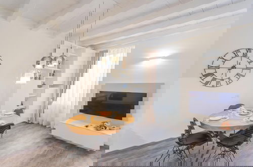 Photo 17 - Modern Stylish Apartment in Como City
