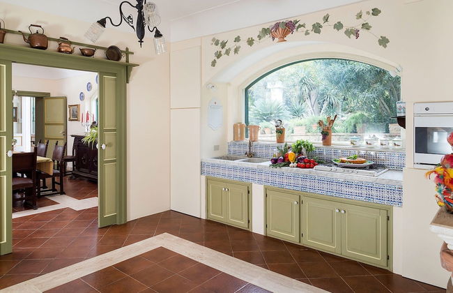 Elegant Villa With Pool and Garden - Foto 25