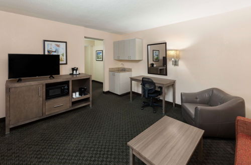 Photo 16 - La Quinta Inn & Suites by Wyndham San Antonio Medical Ctr NW