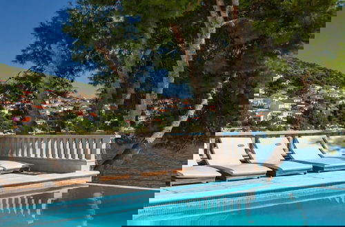 Foto 39 - Sea Front - With Pool - H