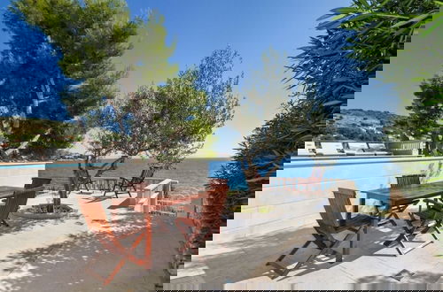 Foto 34 - Sea Front - With Pool - H